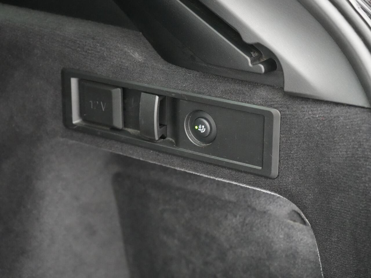 BMW 3-SERIE Touring 330e M Sport Plug In Hybrid 292pk Dealer O.H PHEV | Trekhaak Af Fabriek | Adaptive Onderstel | Adaptive Cruise | Laser LED | Sportstoelen Verwarmd | Sfeerverlichting | Apple Carplay | Camera | Virtual | Navigatie | DAB |