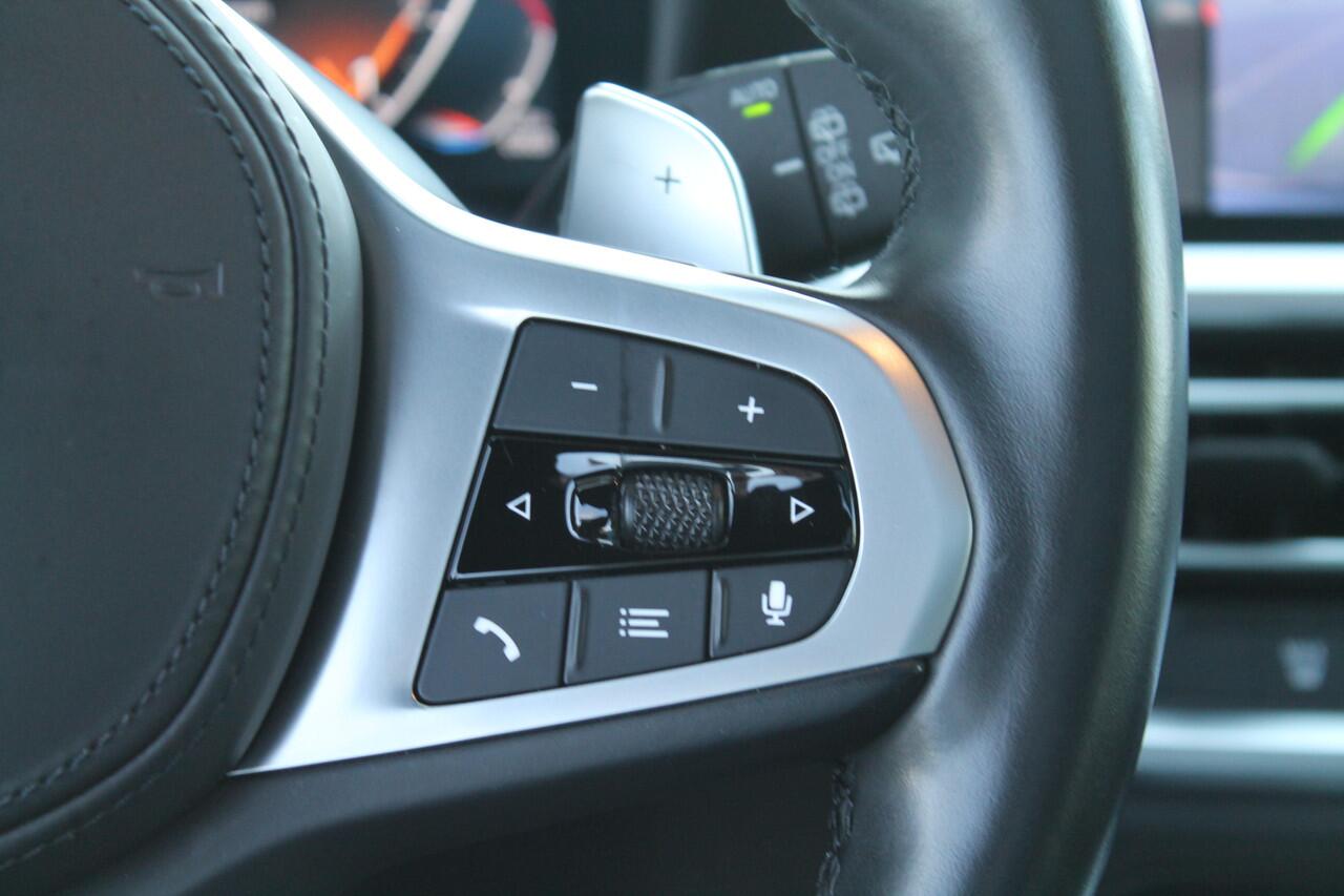 BMW 3-SERIE Touring 320i Executive M Sport Automaat / Panoramadak / Achteruitrijcamera / LED / Parking Assistant / M Sportonderstel / Live Cockpit Professional