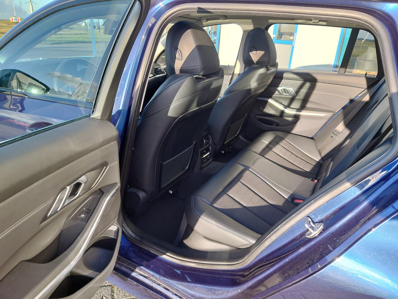 BMW 3-SERIE Touring 330i High Executive / 20" 795M / Panodak / LED / DAB / HIFI / Bomvol