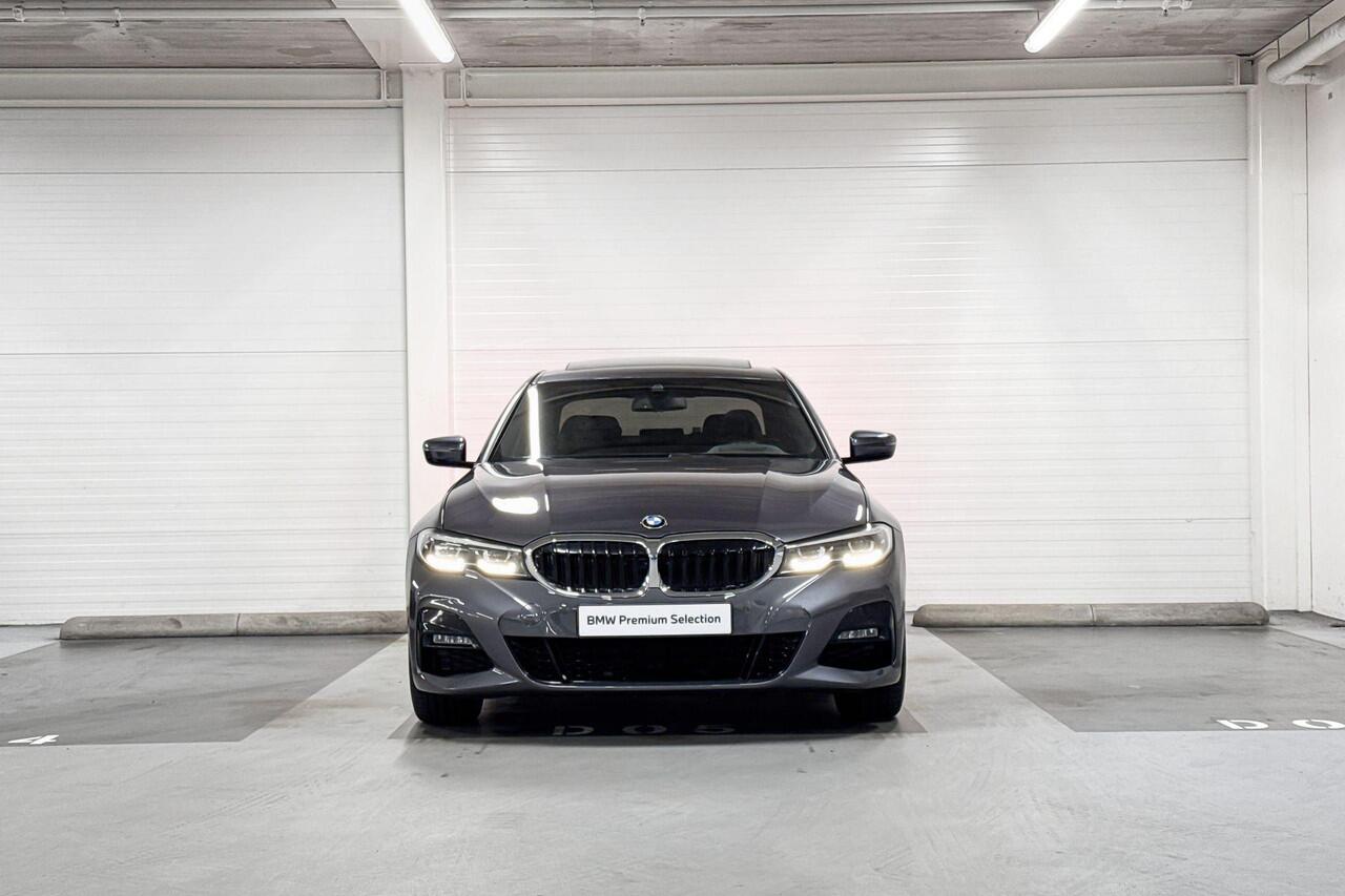 BMW 3-SERIE Sedan 318i High Executive Edition | M-Sport | Cruise Control | Pano