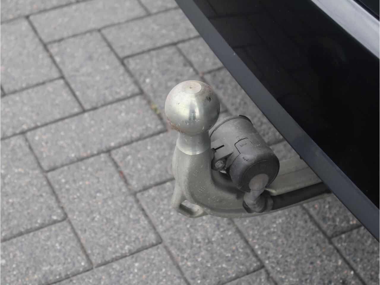 BMW 3-SERIE Touring 320e Business Edition Plus / M-Sportpakket / Trekhaak / Head Up Display / Active Cruise Control / HIFI /