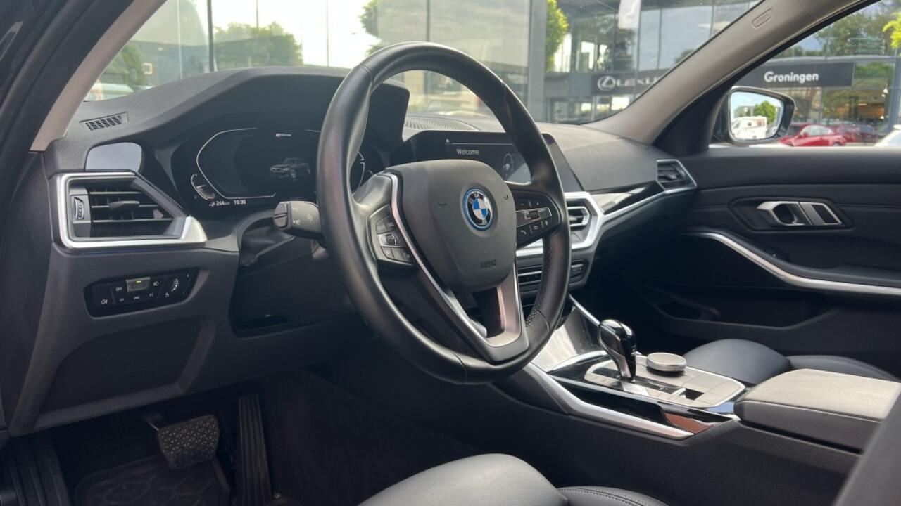 BMW 3-SERIE 330e | Navi | Stoelverwarming