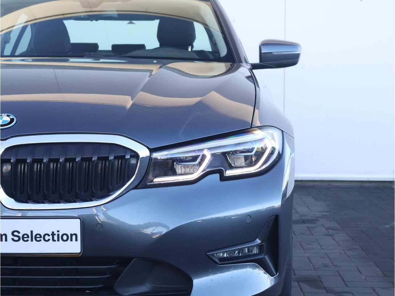 BMW 3-SERIE 320e Business Edition Plus / Lederen Bekleding / Stoelverwarming / Sportstoelen / 17 '' /