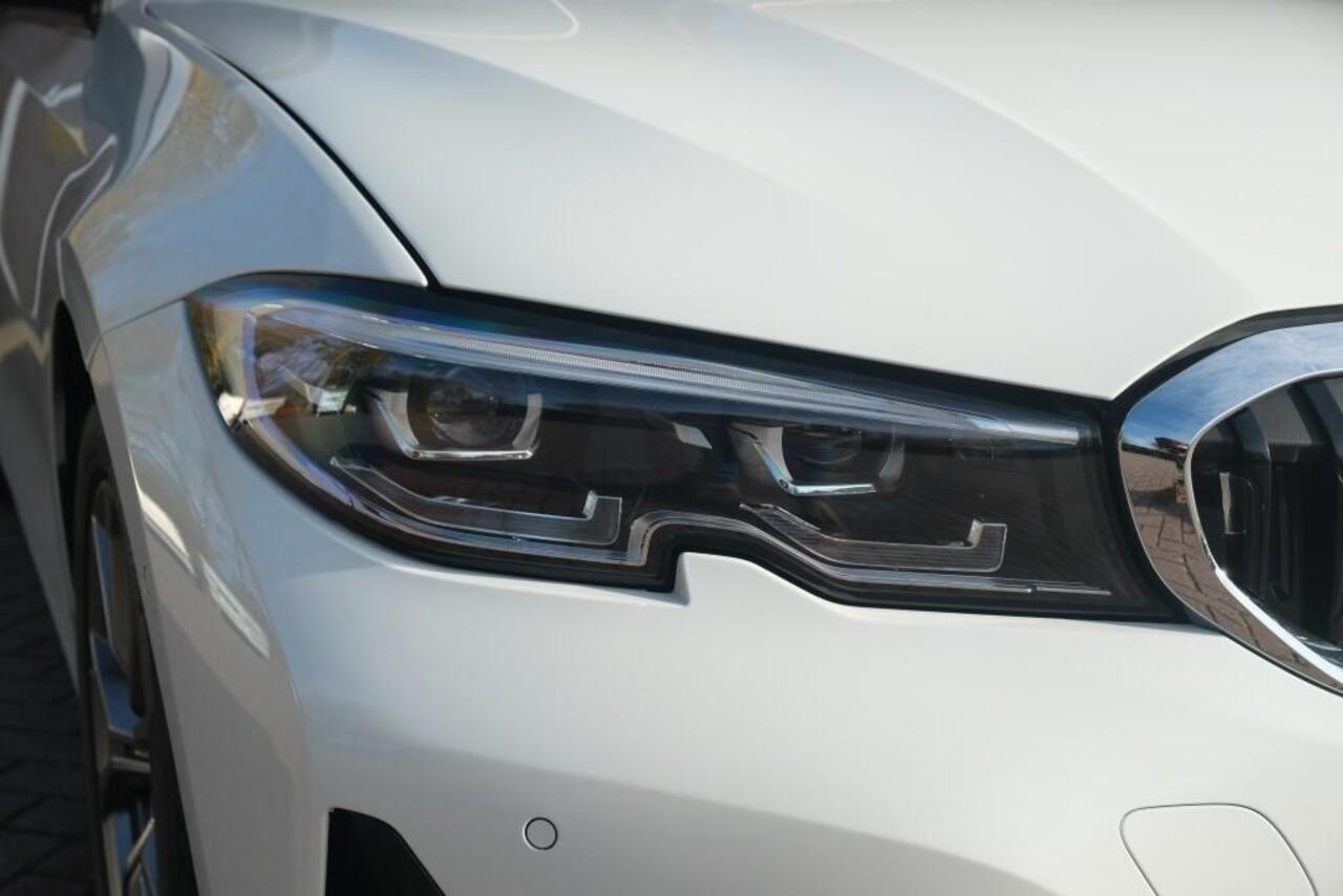 BMW 3-SERIE 330e eDrive 292pk Edition | Navi | App Connect | Climate | Cruise | Camera | Leder | PDC