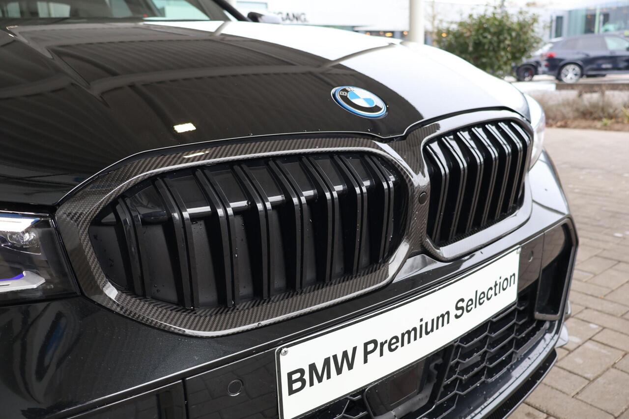 BMW 3-SERIE Sedan 330e | M Sportpakket | Comfort Pack | Stoelverwarming | Trekhaak | Active Cruise Control