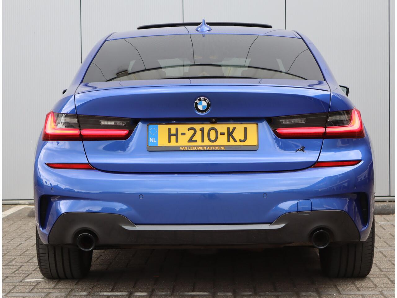 BMW 3-SERIE 330e M-sport | Schuifdak | Leder | H&K | 360 Camera | Org. NL