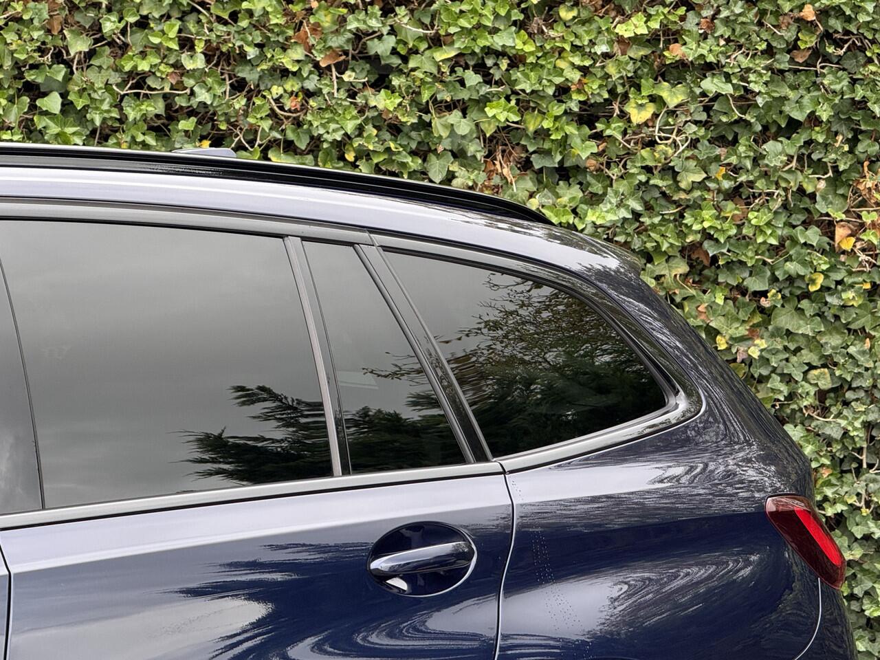 BMW 3-SERIE Touring 318i | Driving Ass. | Widescreen | Trekhaak | Stoel + Stuurverw. | Camera | M hemel Anthrazit