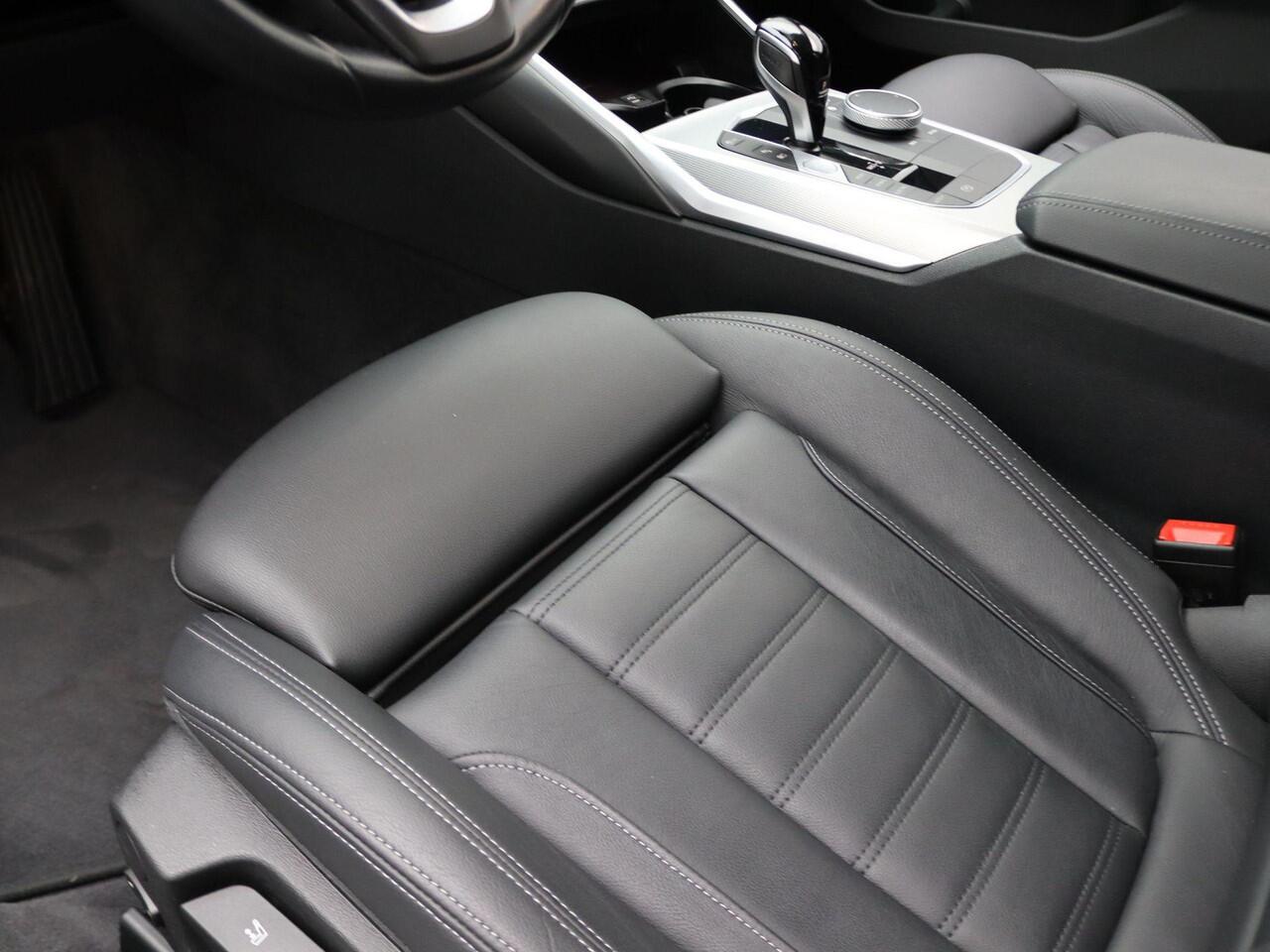 BMW 3-SERIE Touring 320e Luxury Line | High Executive | Sportstoelen voor | Live Cockpit Professional | HIFI | 17"