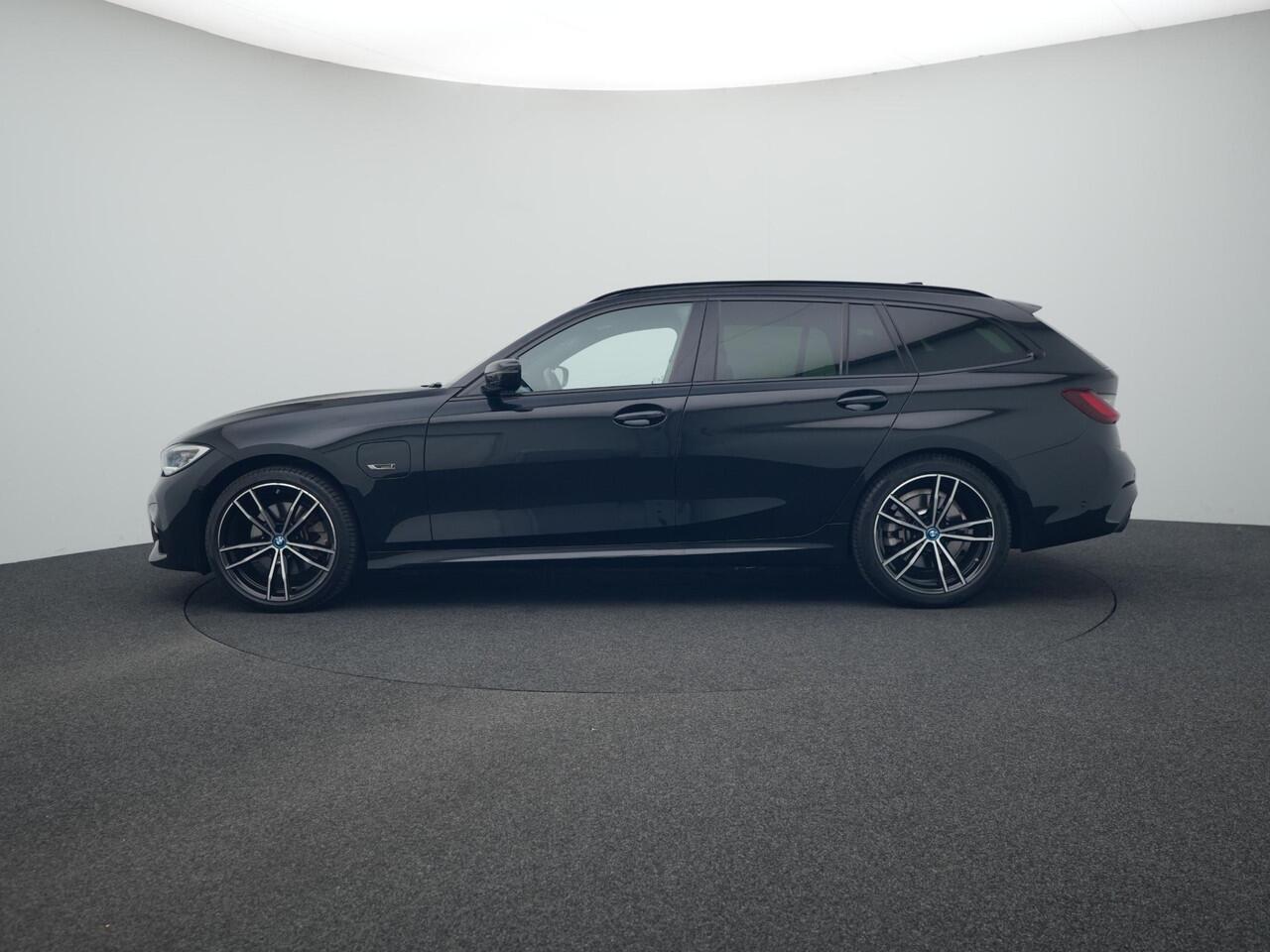 BMW 3-SERIE Touring 320e Business Edition Plus automaat | Laser LED koplampen | M Sport | Panorama dak | lederen bekleding | elektrisch wegklapbare trekhaak