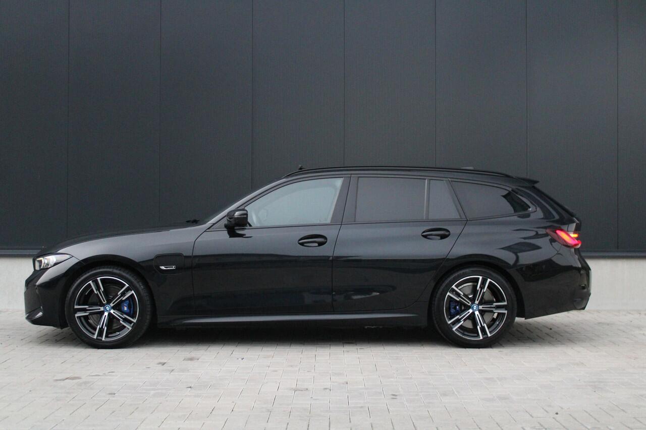 BMW 3-SERIE Touring 330e M Sport - M Sportstoelen - Pano - ACC - Keyless - H&K - Sport Remmen - Memory - SOH waarde 96% - Rijklaar