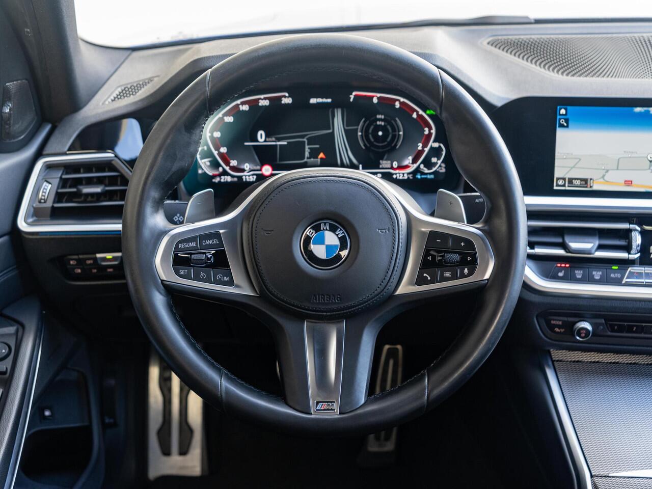BMW 3-SERIE Sedan 330e | High Executive | M Sport | Stoelverwarming | Harman Kardon | LED | Cruise Control | 18''