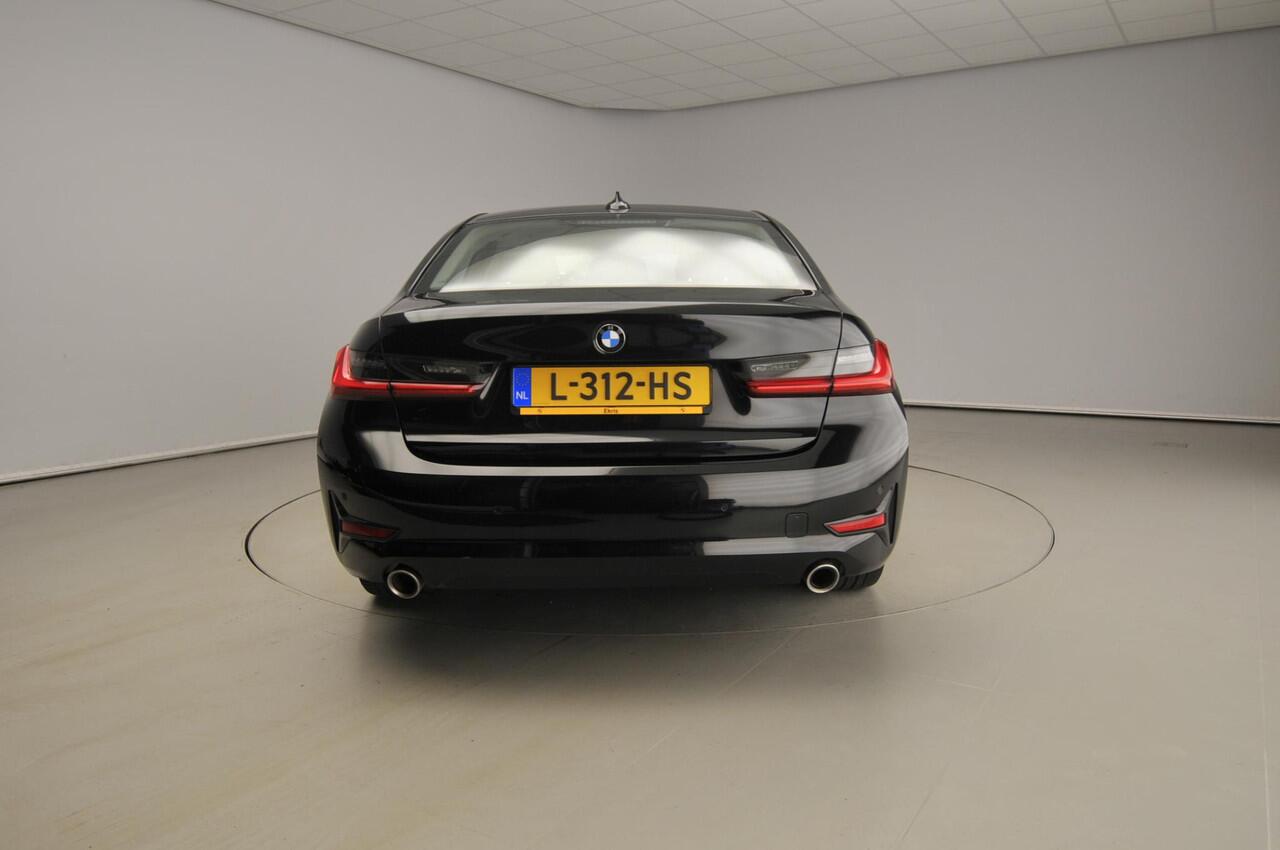 BMW 3-SERIE Sedan 320e | Laserlicht | Leder | Navigatie | Stoelverwarming | Chrome line | DAB | Hifi speakers | Alu 17 inch