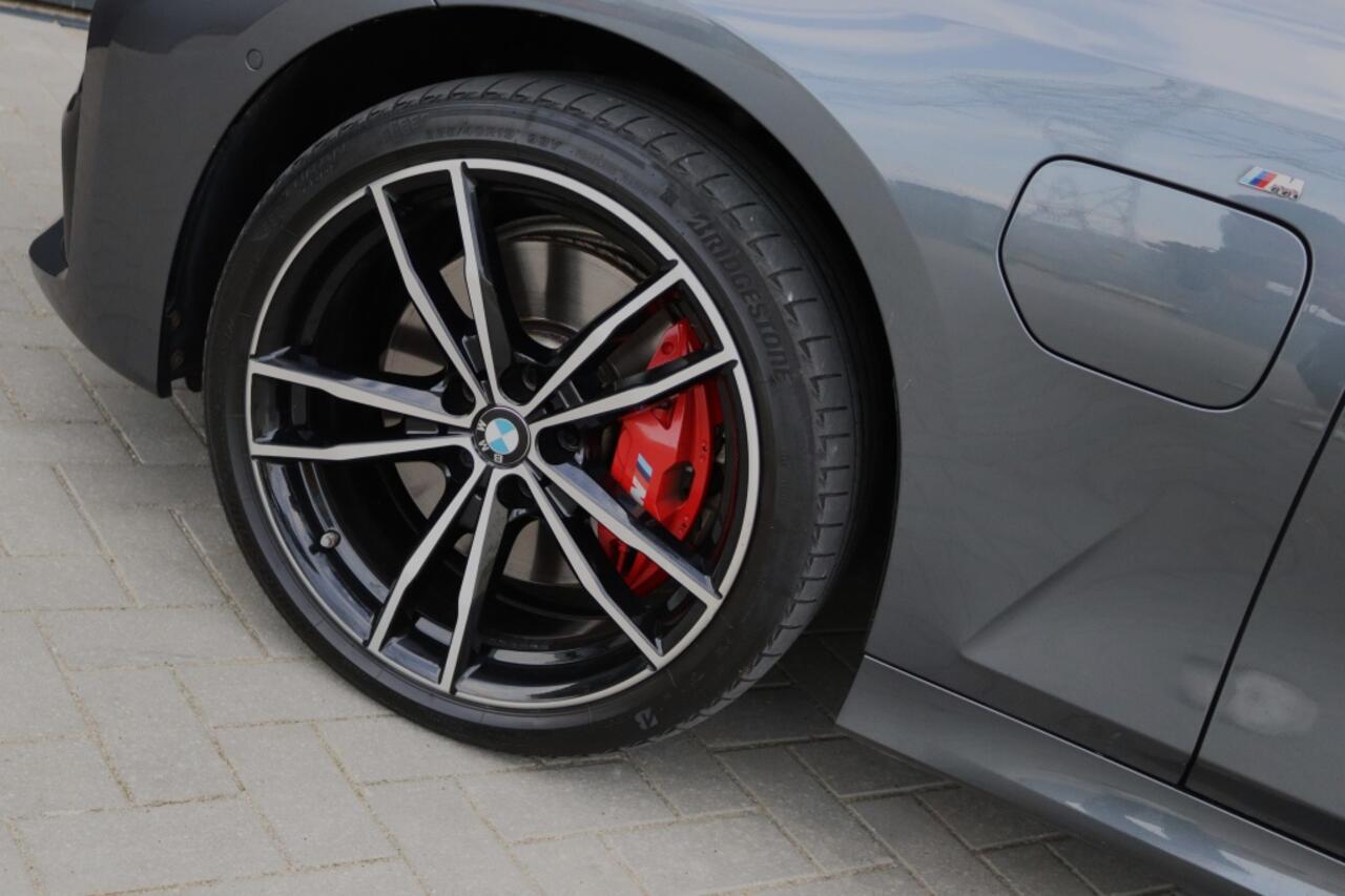 BMW 3-SERIE 320e M Sport Plug-in Hybrid 19 inch Laser 1e eig