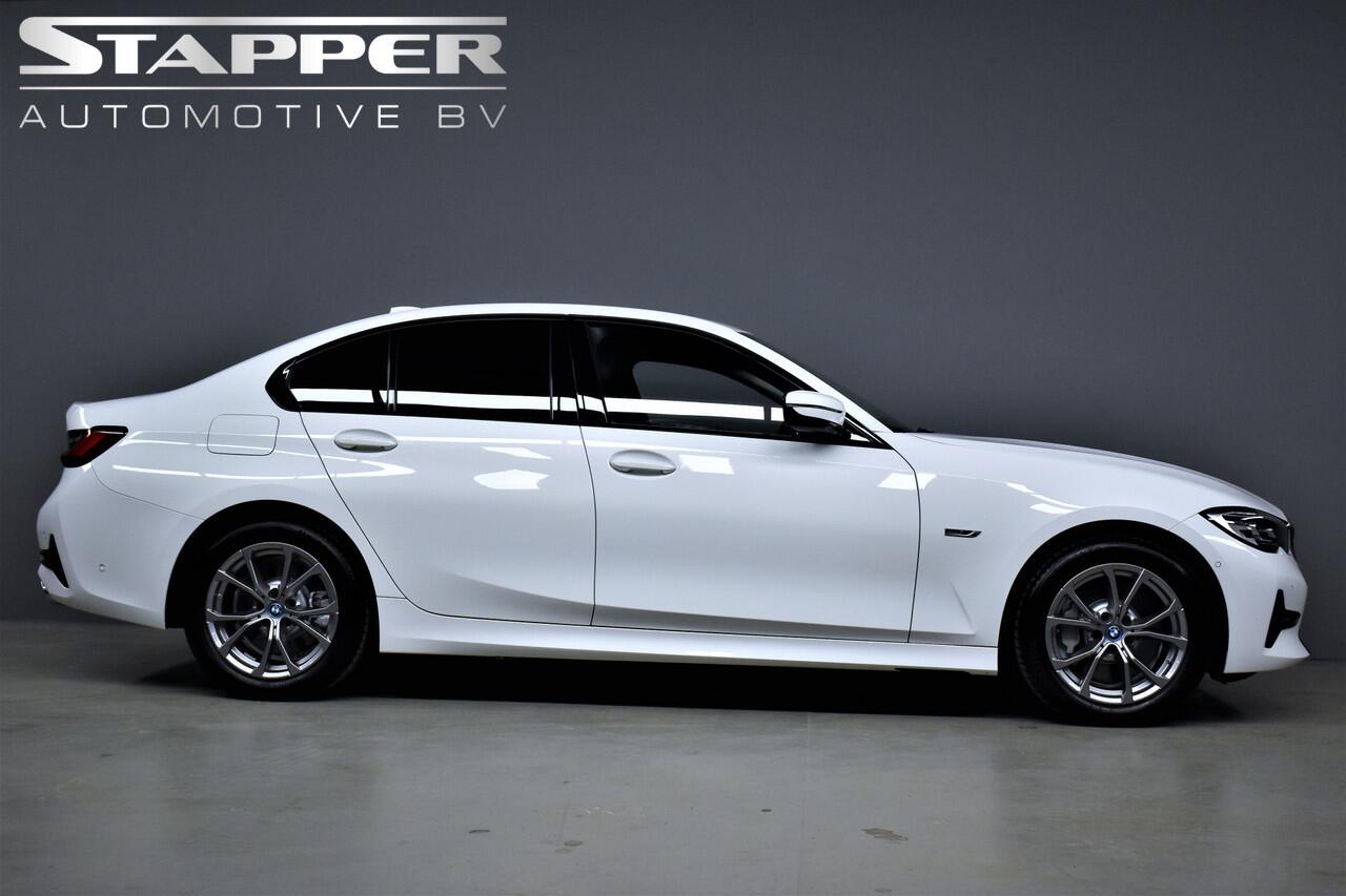 BMW 3-SERIE 330e 292pk Sport Line Plus 1eEig. Dealer OH Carplay/Virtual/Camera/Sportstoelen/Leer/Navi/Led/Lmv