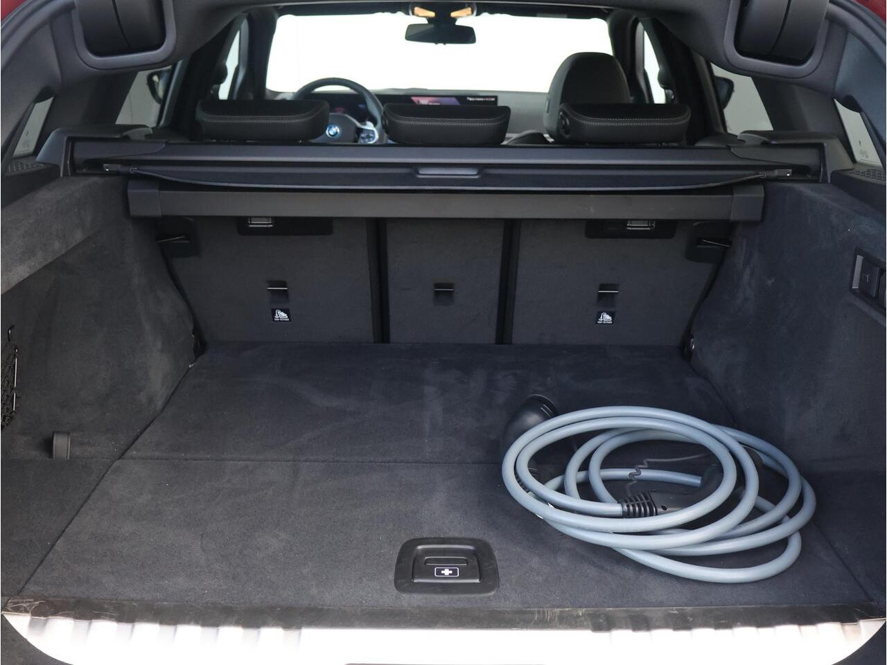 BMW 3-SERIE Touring 330e M Sportpakket/ Comfort Access/ Elektrische Trekhaak/ Achteruitrijcamera/ panoramadak/ Sportstoelen/ Stoelverwarming/ HiFi/ Active Cruise Control