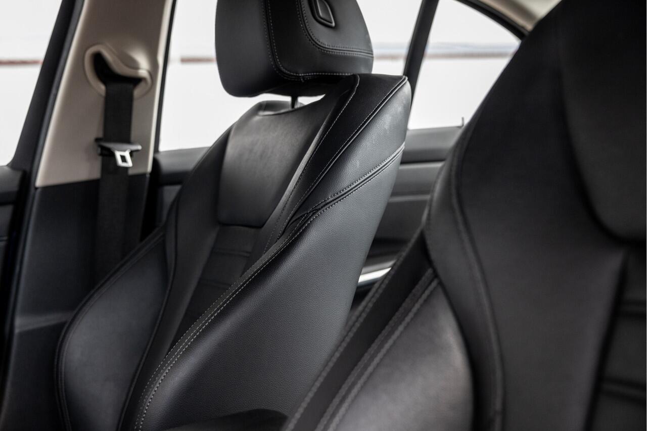 BMW 3-SERIE 318i Business Edition Plus | E-Trekhaak | NL Auto