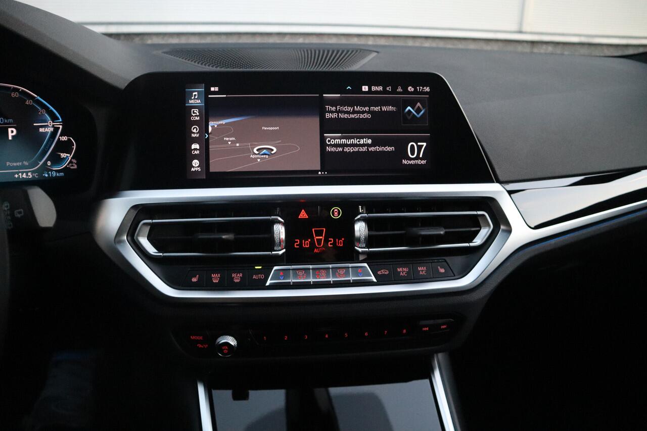 BMW 3-SERIE Touring 330e Sport Line / SOH 95% / Hifi / Camera / Sportstoelen /