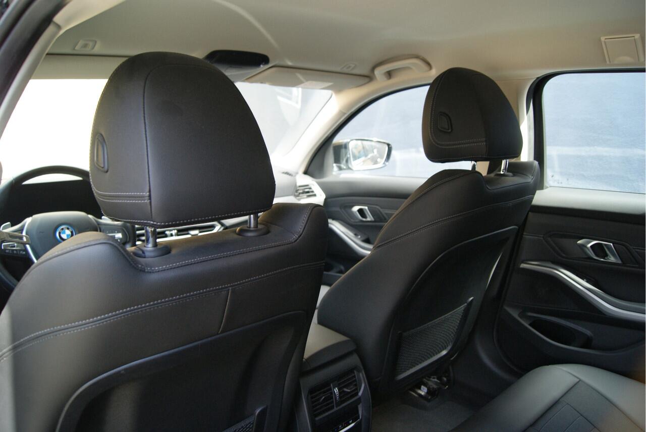 BMW 3-SERIE Touring 330e 292PK Nw model Soh 99% Widescreen/wegkl.trhk/Carplay/Sportstoelen Aut8