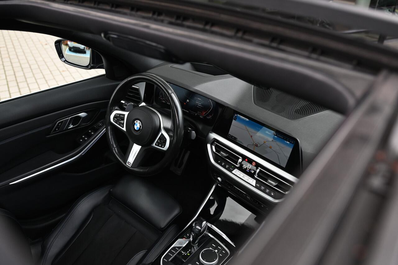 BMW 3-SERIE 320i Executive M Sport Automaat / Schuif-kanteldak / Sportstoelen / Head-Up / Comfort Access / M Sportonderstel / Live Cockpit Professional
