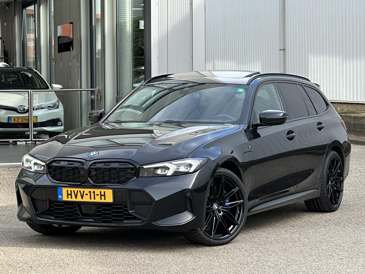 BMW 3-SERIE Touring 330e M Pakket | Leder/Pano-Schuifdak/20-inch/Cruise Adaptief/H&K