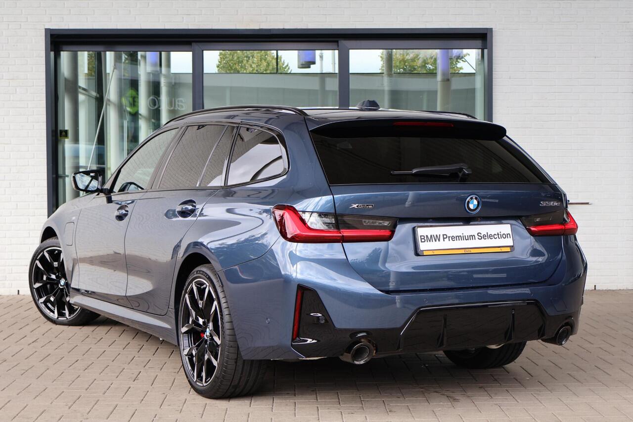 BMW 3-SERIE Touring 330e xDrive | M Sportpakket Pro | Glazen Panoramdak | Trekhaak Elektrisch | Harman Kardon | Stoelverwarming | Stuur- en stoelverwarming | 19" M Dubbelspaak