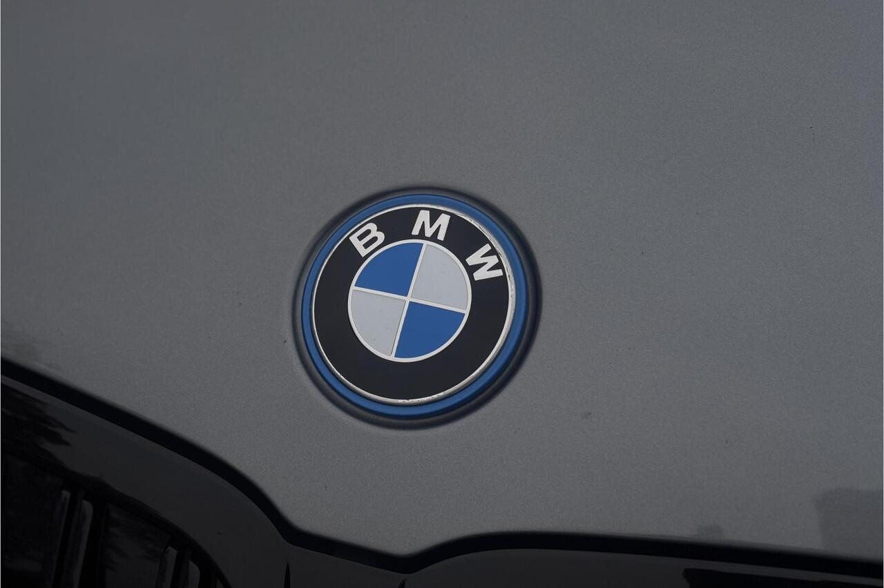 BMW 3-SERIE Touring 330e M-sport LCI Widescreen | Camera | Adaptive Cruise | Comfort Access