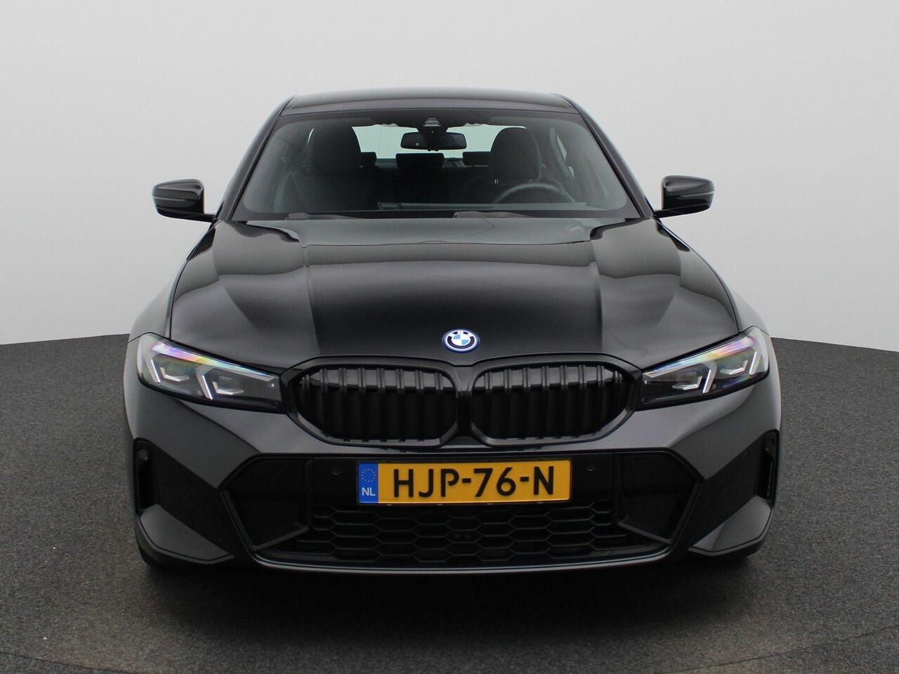 BMW 3-SERIE 320e | M-Sportpakket | LCI | Live Cockpit Plus | PDC Voor + Achter | Full-Map Navigatie | Climate Control | Cruise Control | Licht- & Regensensor | Apple Carplay & Android Auto