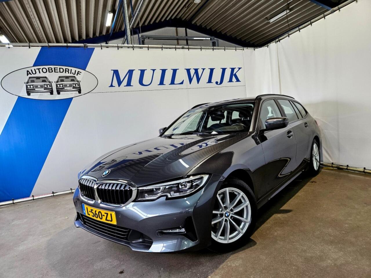 BMW 3-SERIE Touring 320i Business Edition / Trekhaak / Full LED / NL Auto