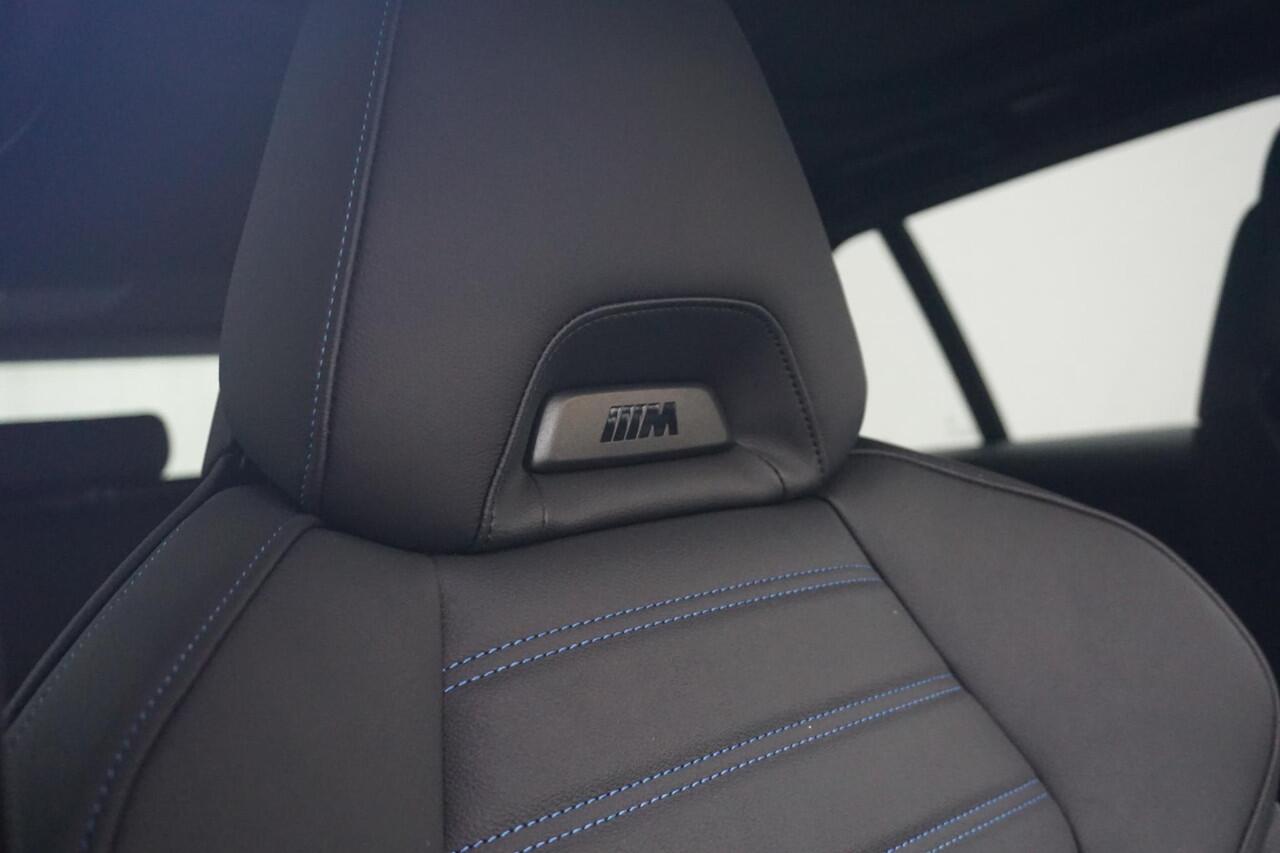 BMW 3-SERIE Touring 330e M Sportpakket Pro 19'' / Panoramadak / Harman Kardon / Driving Assistant Professional / Elektrisch verstelbare stoelen / Trekhaak