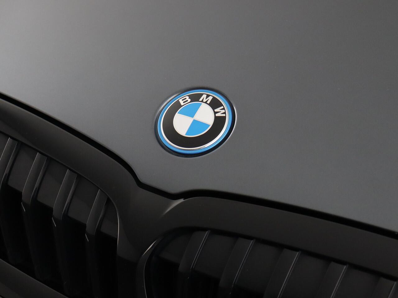 BMW 3-SERIE Touring 330e Business Edition + M Sport (Pano / Navi / Cruise / Camera / Carplay)