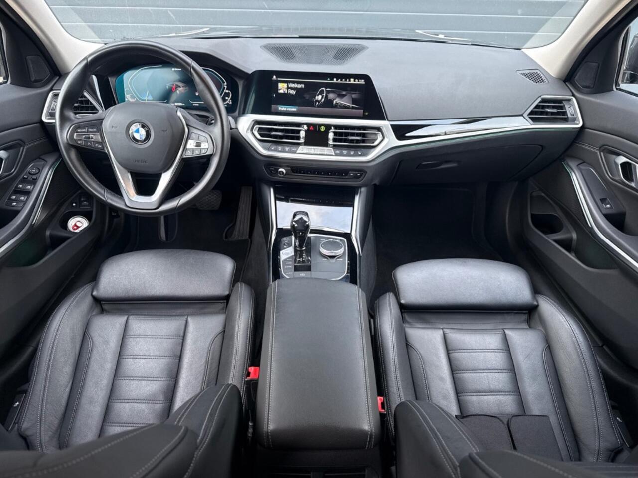 BMW 3-SERIE 330e *61.000 km* LED NAVI BT PDC STOELVERWARMING 18 INCH *APK 10-2027*