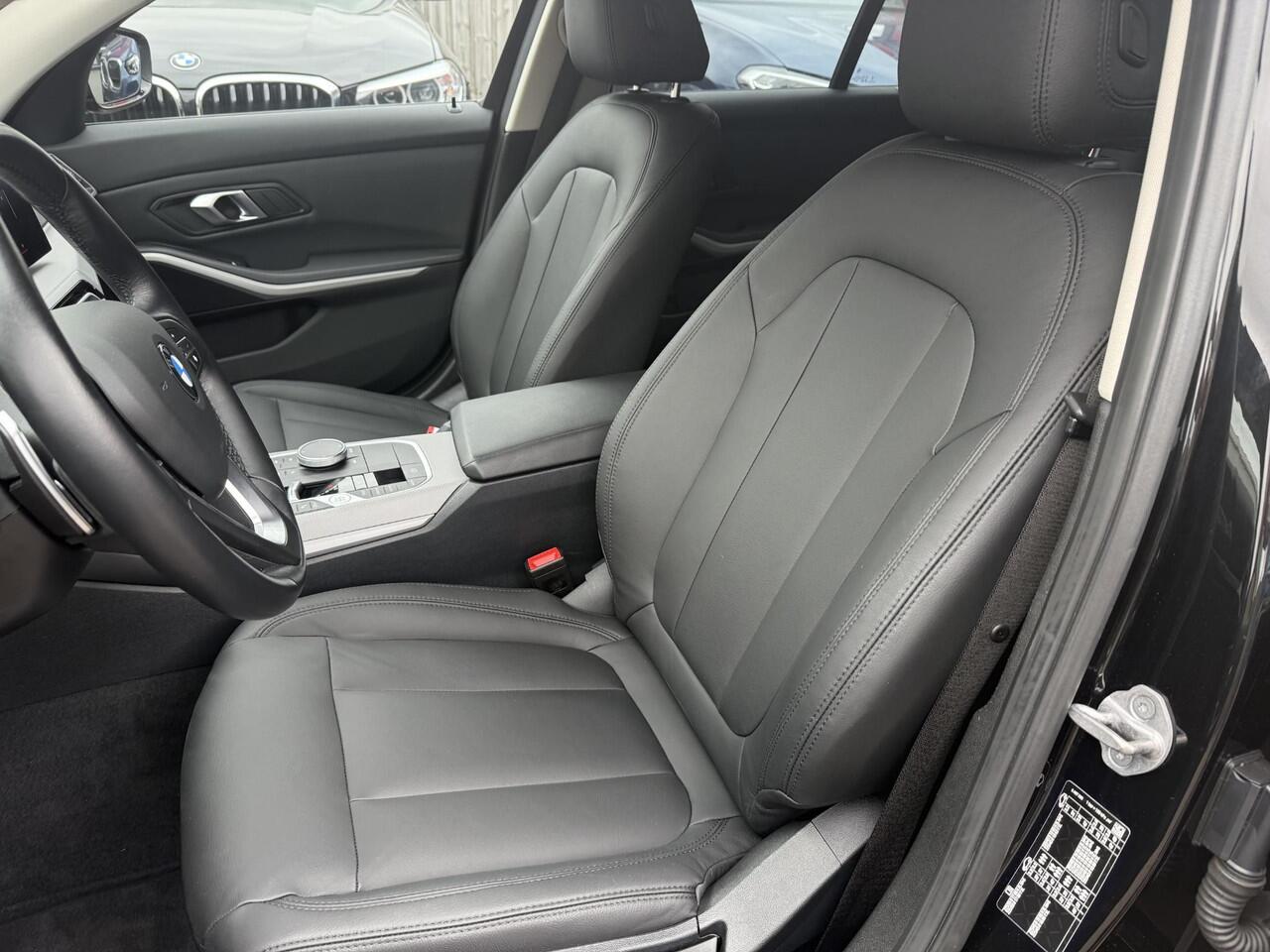 BMW 3-SERIE Touring 2.0 318i Org NL Widescreen-Leder-NW MODEL