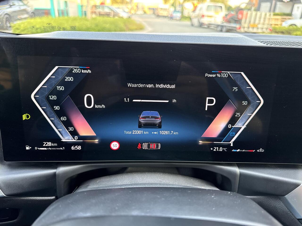 BMW 3-SERIE 318i | Pano | M Sport | LED | Stoelverwarming | Navigatie en meer!