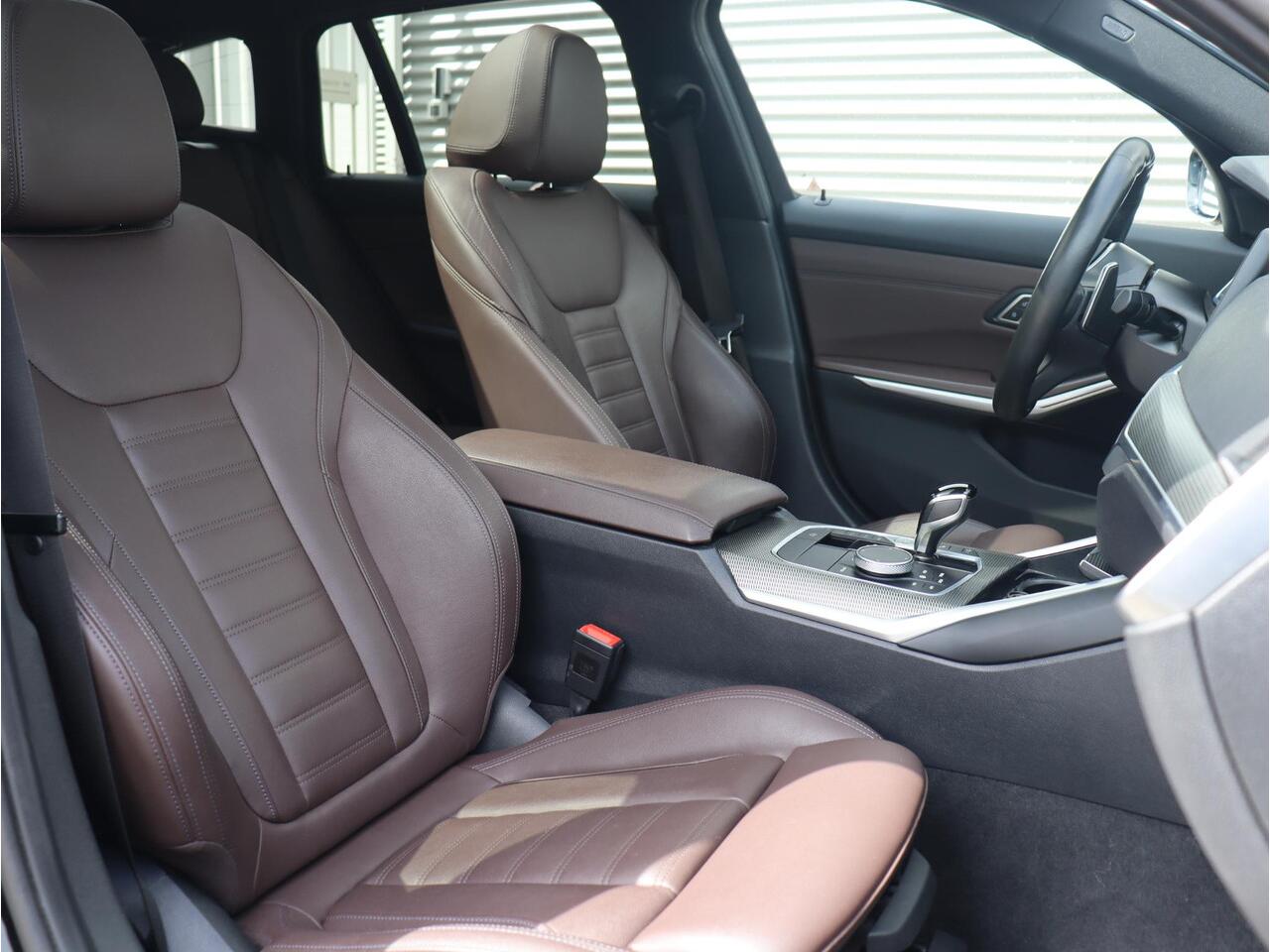 BMW 3-SERIE Touring 320i | High Executive | M Sportpakket | Panodak | Driving Assistant | Comfort Acces | Hi-Fi | Verwarmd Stuurwiel | Parking Pack | 19'' LMV