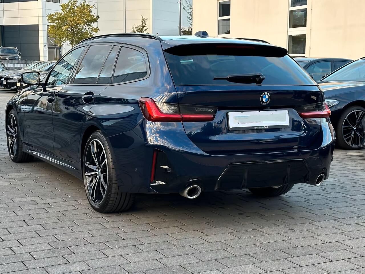 BMW 3-SERIE Touring 320d xDrive M-SPORT ** LED, NAVI+, HALF-LEDER, VERW. STUUR, HuD, TREKH, 19-inch LMV, TANSANIT BLAU ** 1e EIG - UNFALLFREI ** ** INFORMEER OOK NAAR ONZE AANTREKKELIJKE FINANCIAL-LEASE TARIEVEN **