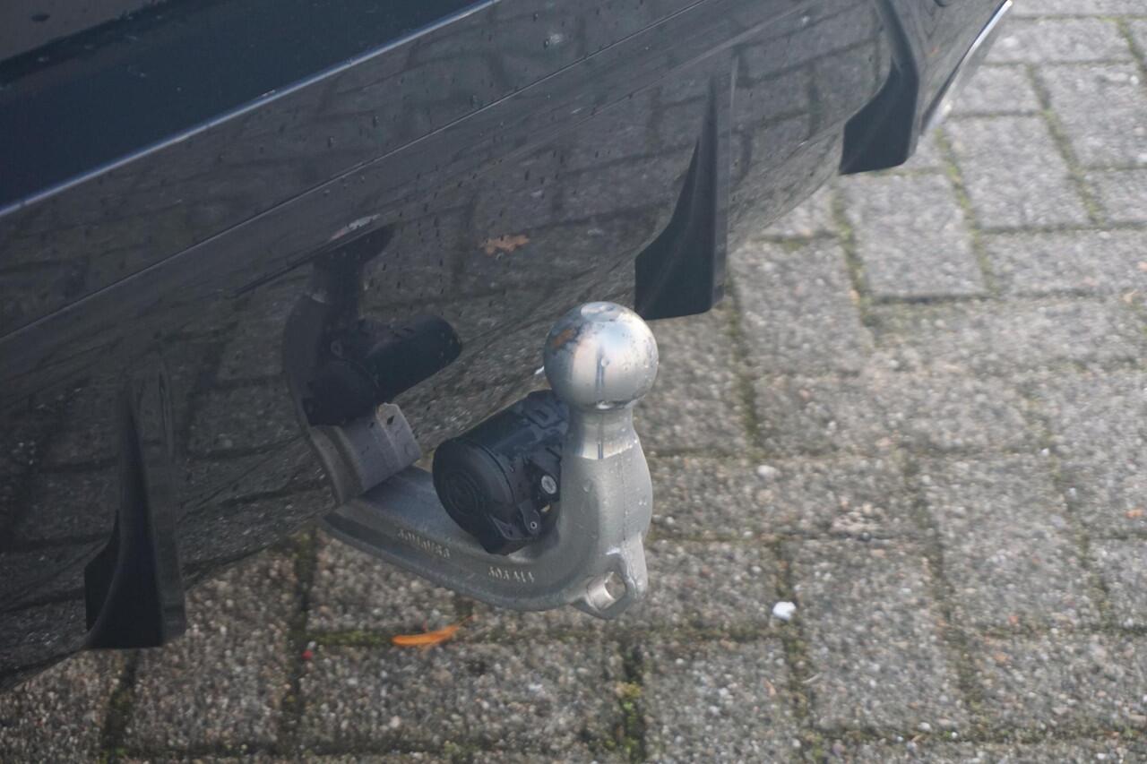 BMW 3-SERIE Touring 330e M Sport | Trekhaak / Panoramadak / Comfort Access / Active Cruise Control / HIFI / Stoelverwarming