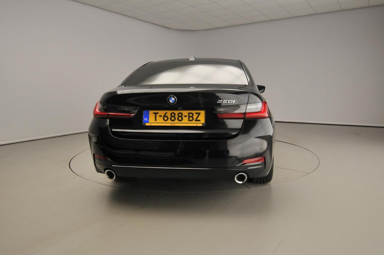 BMW 3-SERIE 320i | LED | Leder | HUD | Elektr. zetels | Sportstoelen | Keyles go | DAB | Harman-kardon sound | Alu 18 inch