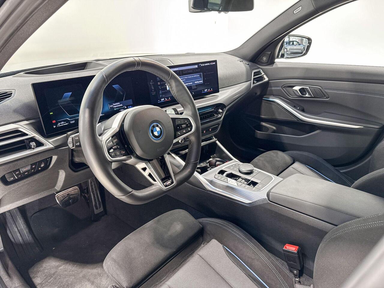BMW 3-SERIE Touring 330e xDrive Innovation Pack M Sportpakket Pro Aut.