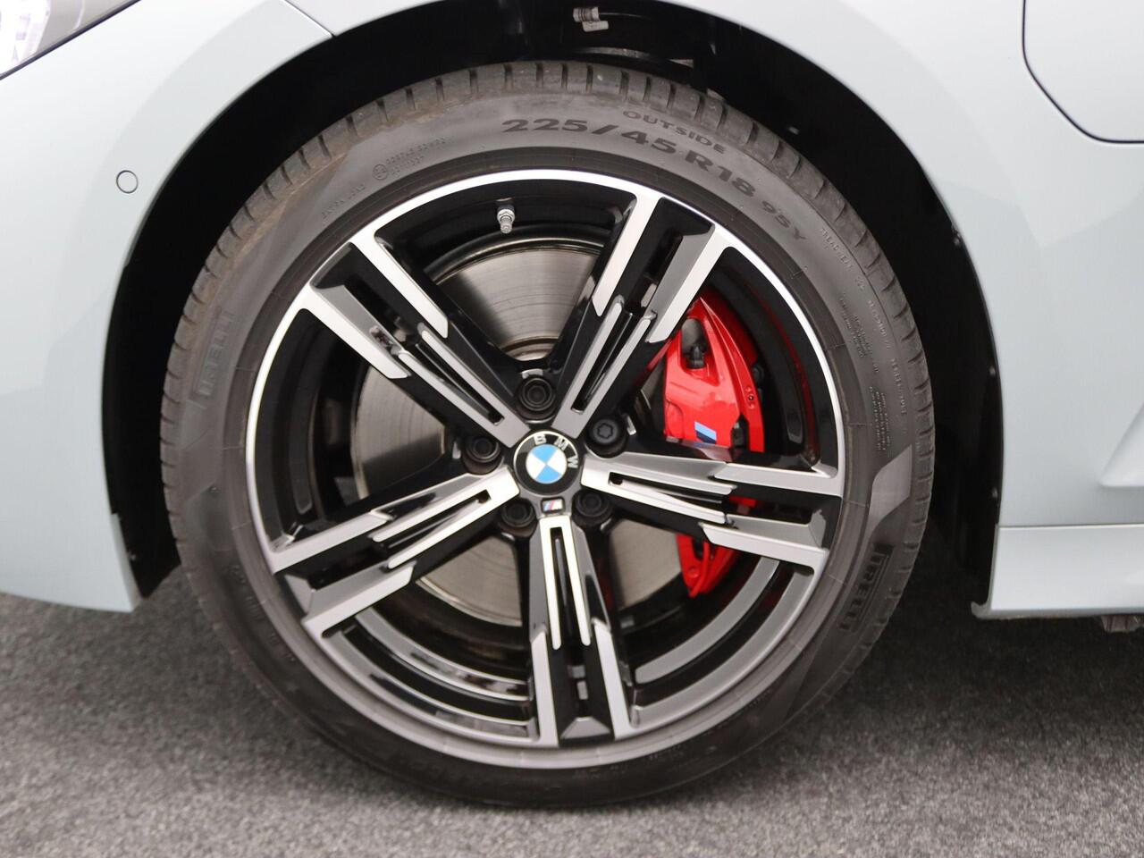 BMW 3-SERIE Touring 330e SPORTPAKKET PRO | Trekhaak | PDC | HIFI | Widescreen Display | 18"