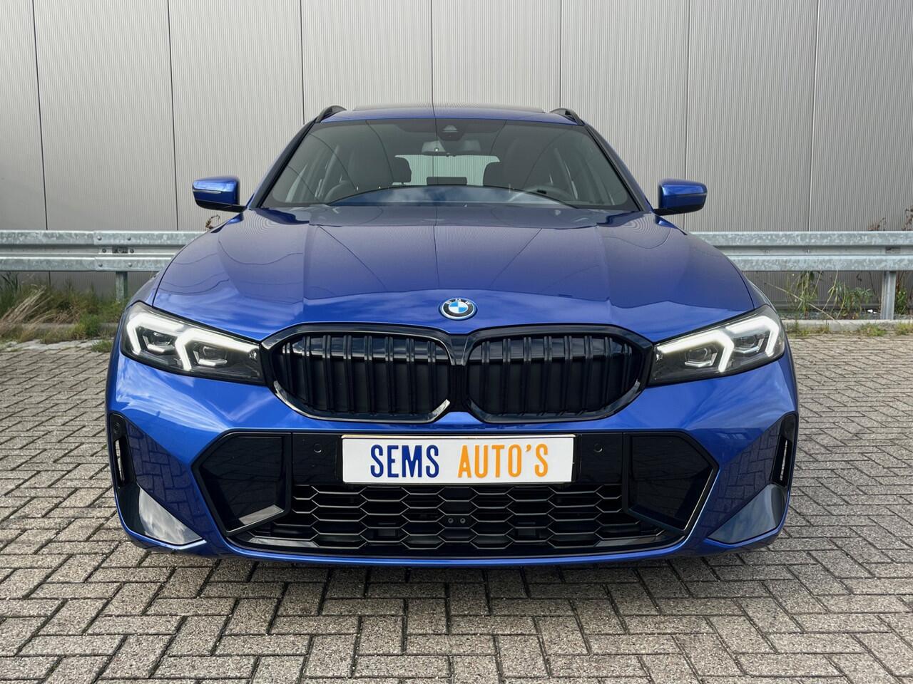 BMW 3-SERIE Touring 330e xDrive M-Sport Pano / Trekhaak / Sfeerverlichting