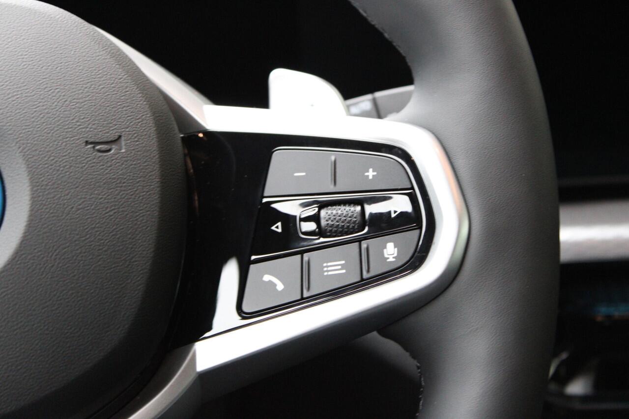 BMW 3-SERIE Touring 330e High Executive M Sport Automaat / Panoramadak / Trekhaak / Adaptieve LED / Sportstoelen / Comfort Access / Parking Assistant Plus / Stuurverwarming