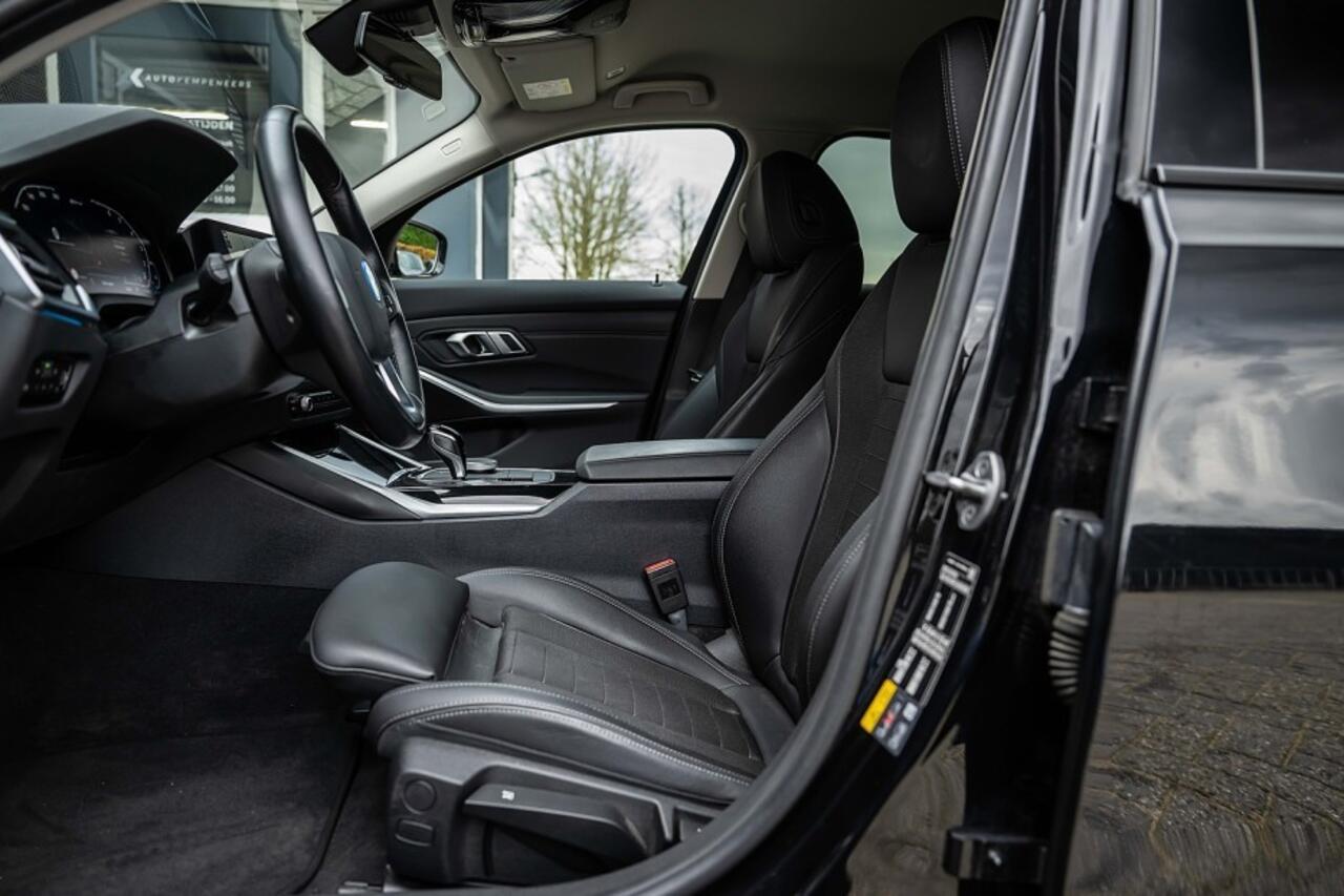 BMW 3-SERIE 330e xDrive | Sportline | Shadow | ACC | Elek. trekhaak | Parkeersenoren | Apple carplay | 17' Inch |