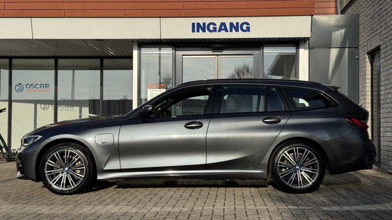 BMW 3-SERIE Touring 330e xDr. High Exec. | M-Sport | HUD | Leer | Navi