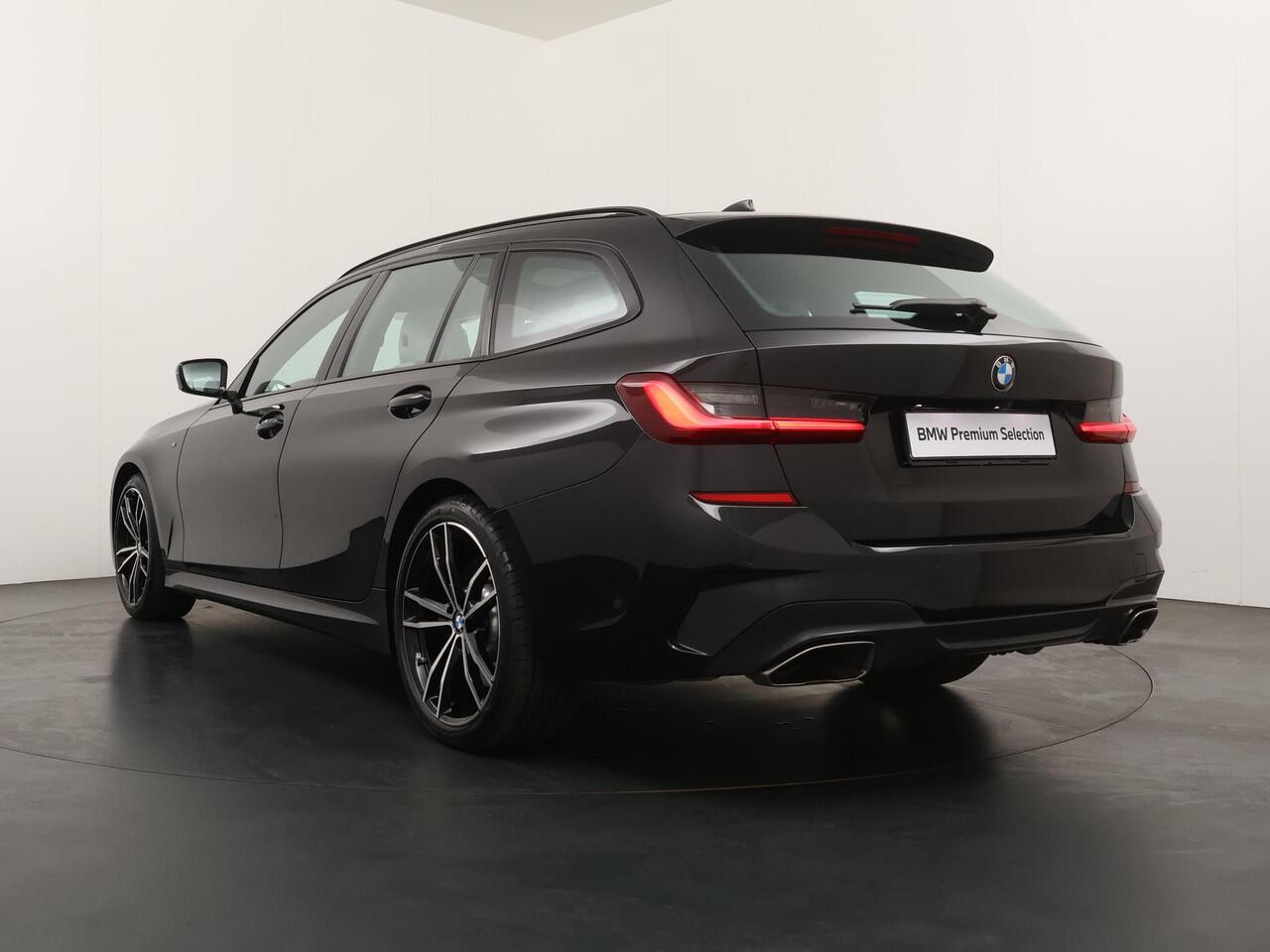 BMW 3-SERIE Touring M340i xDrive | Trekhaak | Head-Up | Panoramadak | Elektrische stoelen | Harman Kardon |