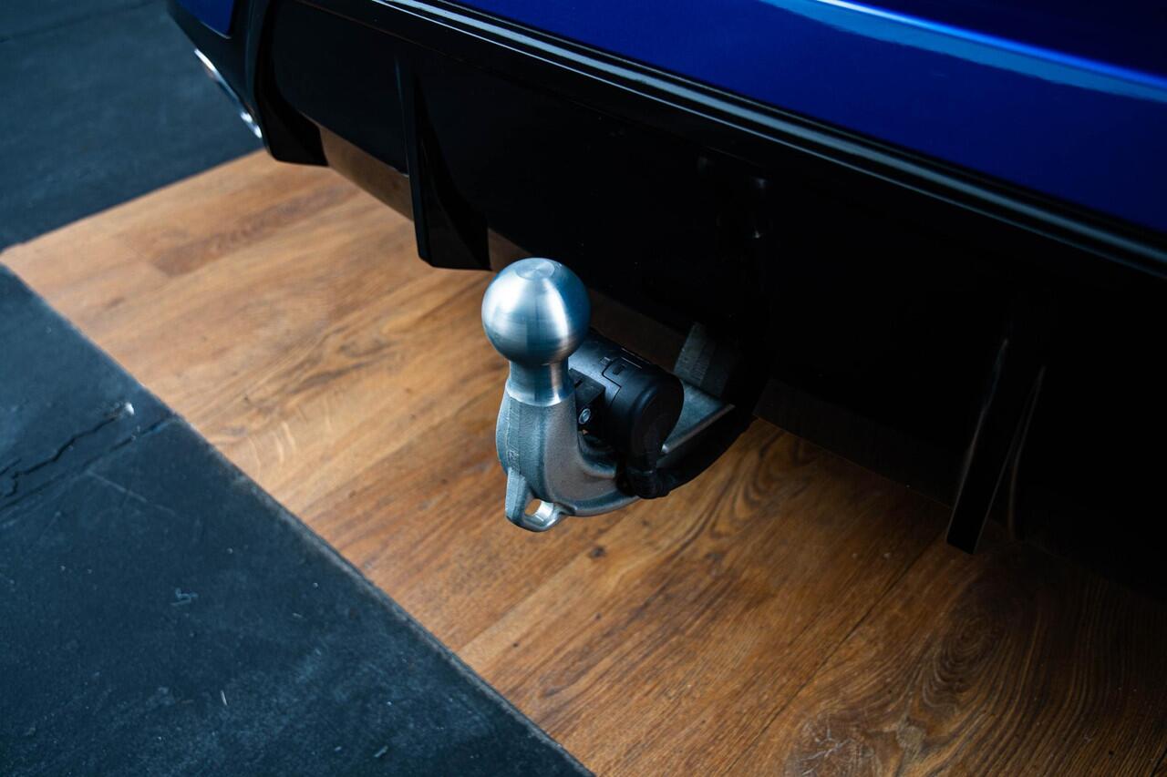 BMW 3-SERIE Touring 330e Long Range - M Sport - Trekhaak - Panoramadak - Elektrisch verstelbare/verwarmde stoelen - Parking/Driving Assistant - Harman Kardon - Getinte ruiten - Comfort Access - Ambiance verlichting -