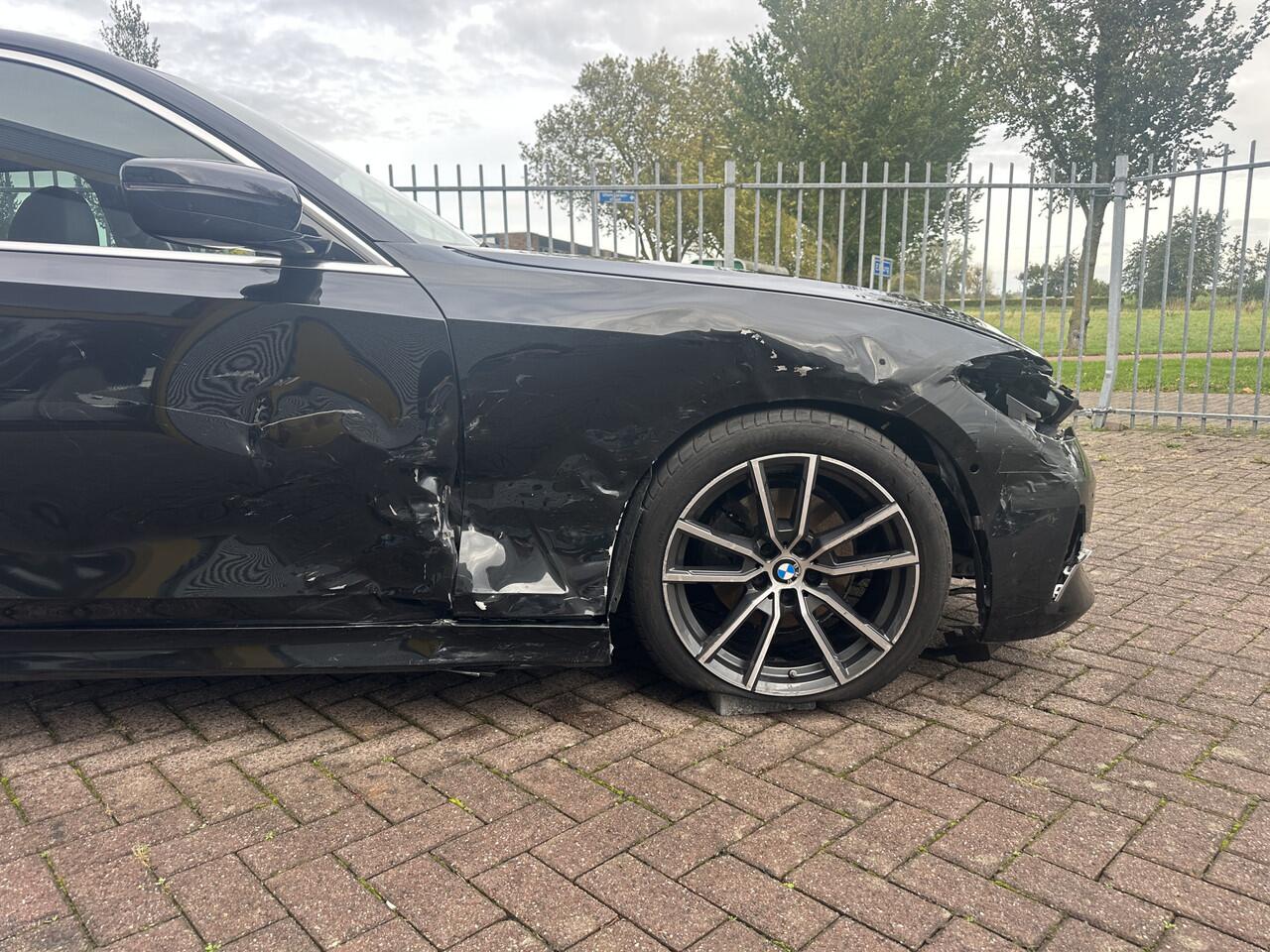 BMW 3-SERIE 320i xDrive High Executive