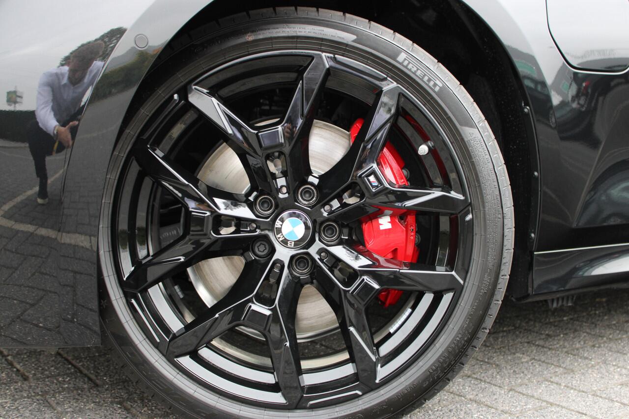 BMW 3-SERIE 330e High Executive M Sport Automaat / Schuif-kanteldak / Sportstoelen / Parking Assistant Plus / Comfort Access / Adaptieve LED / Stuurverwarming / Live Cockpit Professional