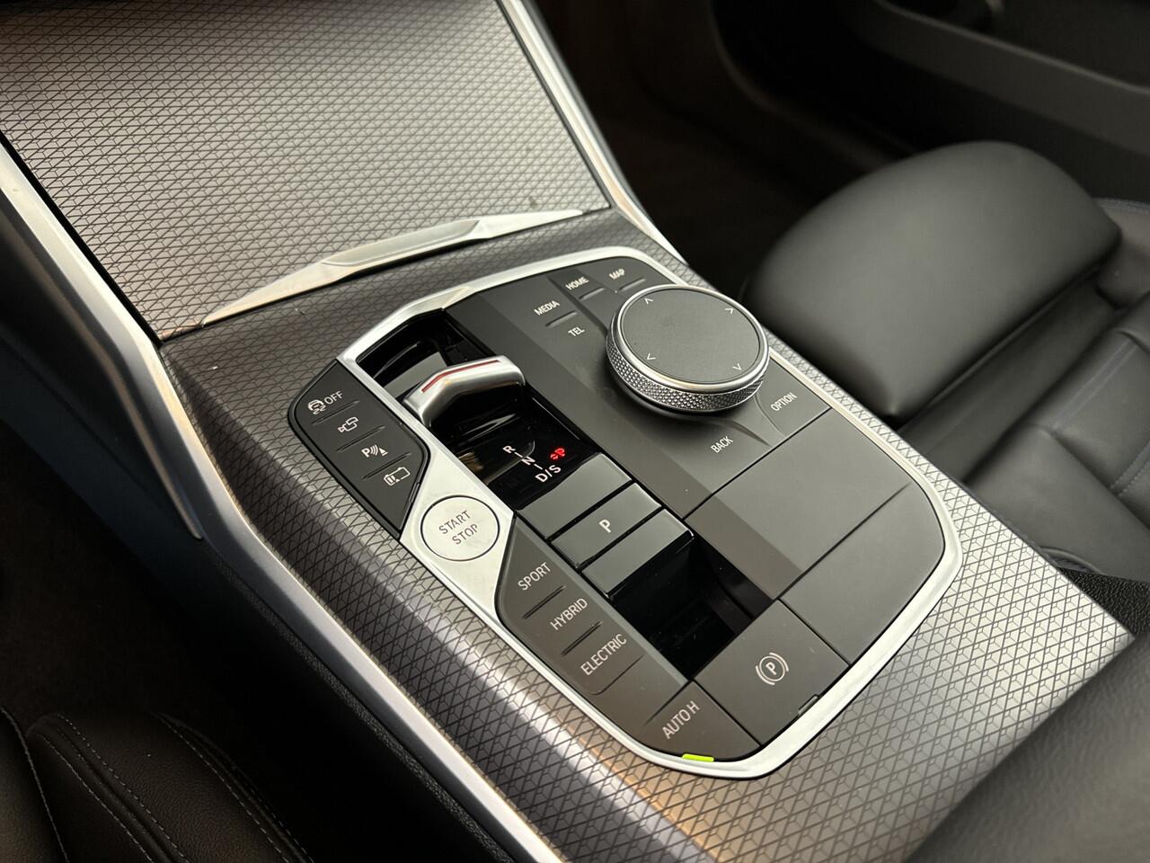 BMW 3-SERIE 330e M-Sport Schuif-/kanteldak/Leder/19'LMV/Adapt.Cruise/Memory