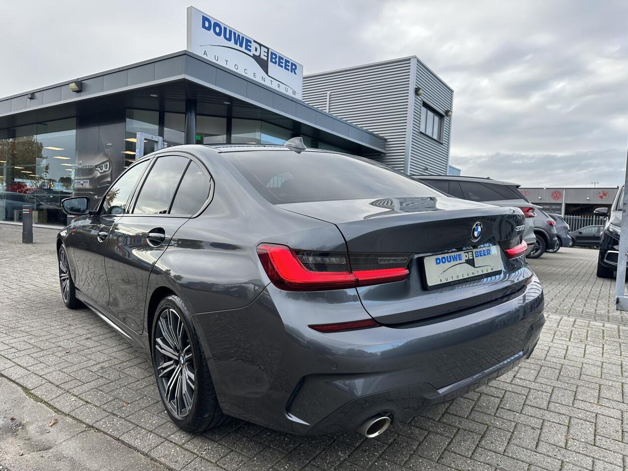 BMW 3-SERIE 330i M Sport Trekhaak | Camera | HiFi | Stoelverw.