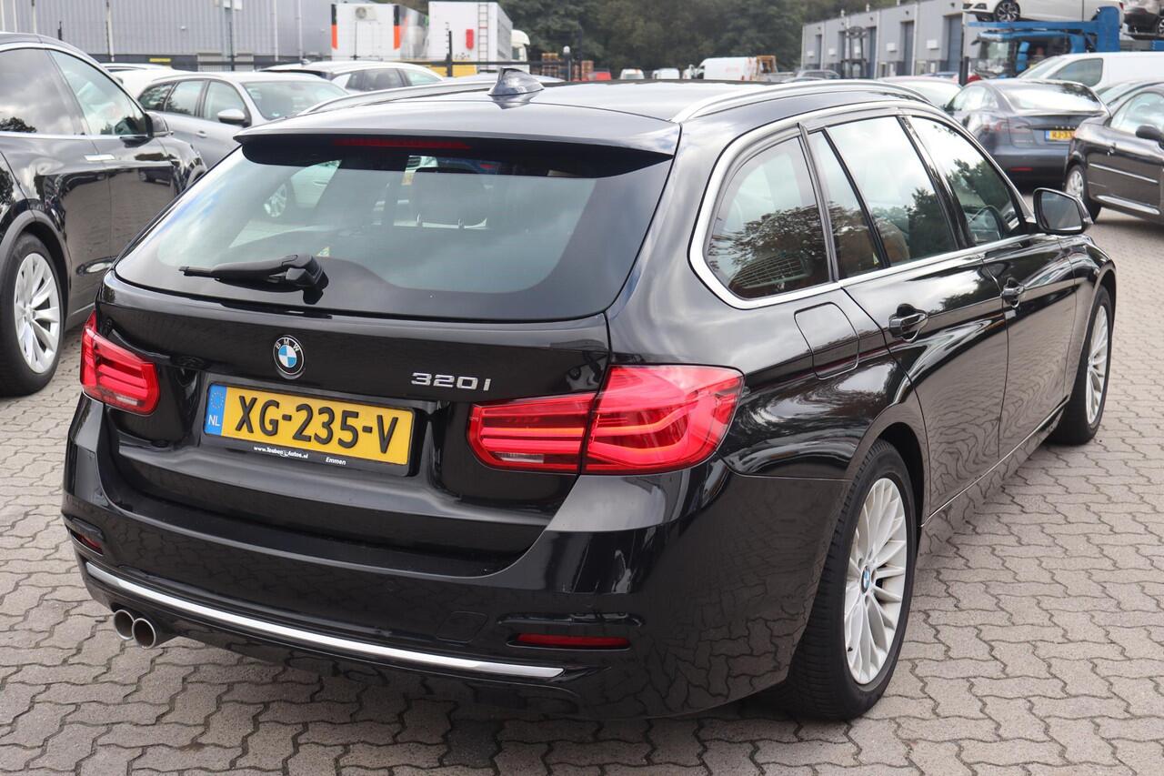 BMW 3-SERIE Touring 320i Luxury Edition (NL auto), Navigatie, Lederen interieur, Cruise control, Climate control, Stoelverwarming